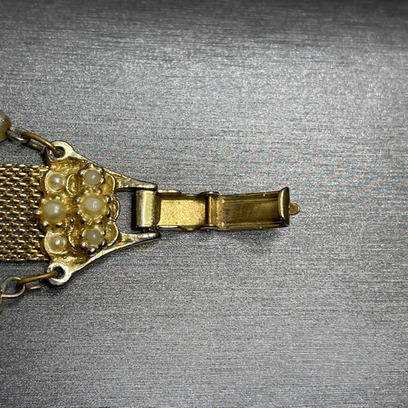 Antique Mesh Bracelet Seed Pearls In A Gold Tone Size 7 mesh is 1/2” Beautiful. - Picture 10 of 12